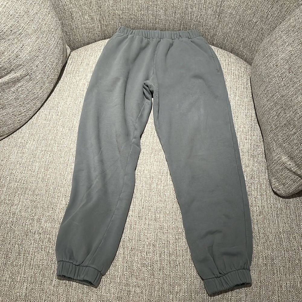 BRANDY MELVILLE SWEATPANTS🩵